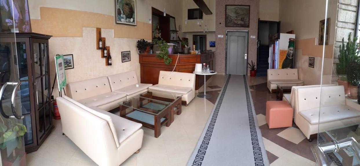 Hotel Permeti Luaran gambar